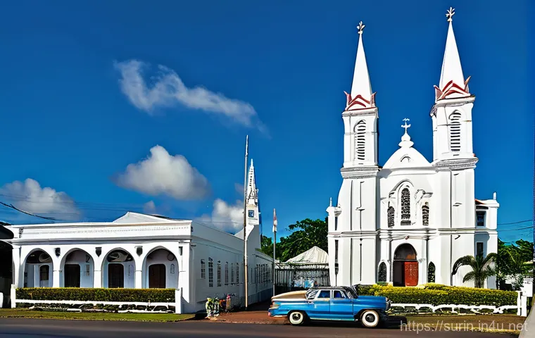 수리남의 가장 오래된 도시와 유적지 - A vibrant street scene in the historic inner city of Paramaribo, Suriname, featuring rows of intrica... 수리남의 가장 오래된 도시와 유적지 - A vibrant street scene in the historic inner city of Paramaribo, Suriname, featuring rows of intrica...